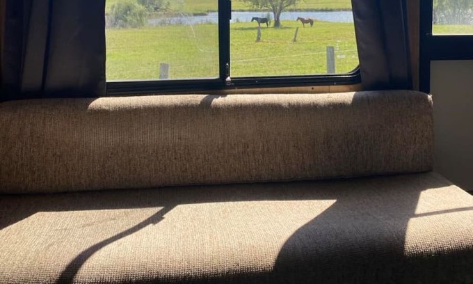 Raworth House | Cosy van in private setting with stunning views of the Hunter River.