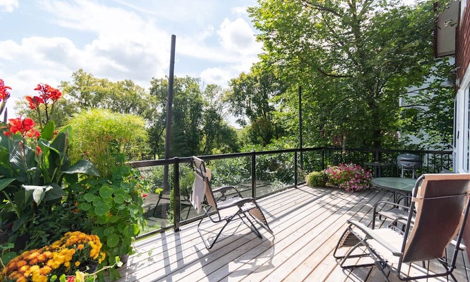 Selkirk Cabin | The Carriage House - your unique private getaway