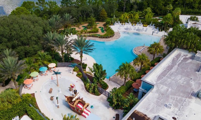 Davenport House | Magic Mirage by AvantStay | Group Retreat + Private Pool, Resort Access