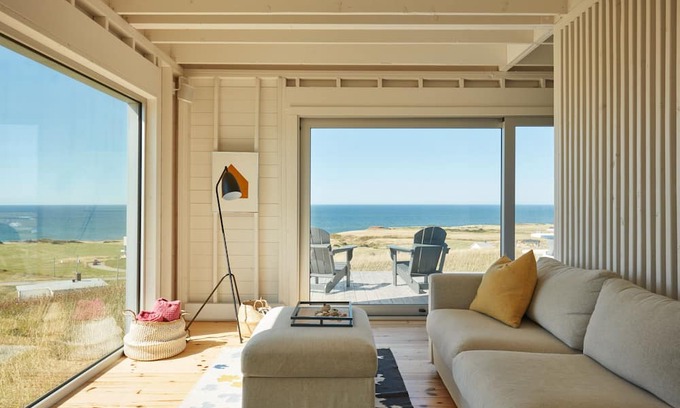 L'Ile-du-Havre-Aubert House | Prestigious home, recipient of many architecture awards, with three rooms