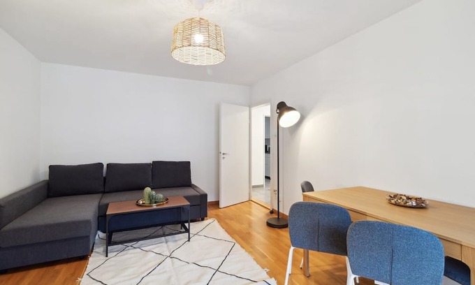 Wiedikon Apartment | Small Apartment just 17 Mins from Zurich Center