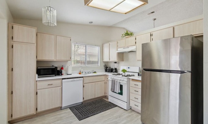 Victorville House | Tranquil Retreat in Adelanto 3BR/2BA Home