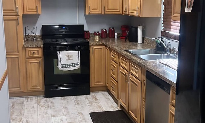 Lake Alfred House | Charming 2-bedroom house with WiFi and AC in welcoming Lake Alfred.