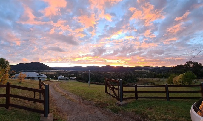 Daruka Apartment | 15 minutes from CBD. Guest numbers flexible for travelling sporting families.