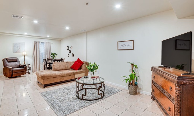 Newark Apartment | Lovable Newark Apartment < 1 Mi to Downtown!