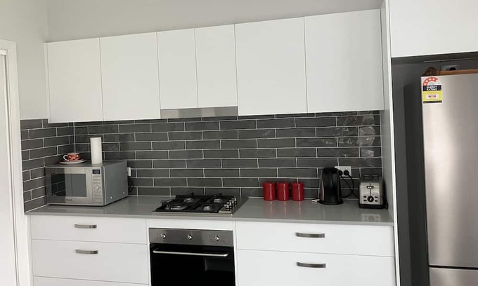 Armidale House | Comfortable and private home from home.