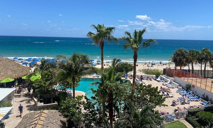 Bermuda Riviera House | 1. Beachfront Oceanview Private Hotel Fort Lauderdale Beach Balcony Pool View