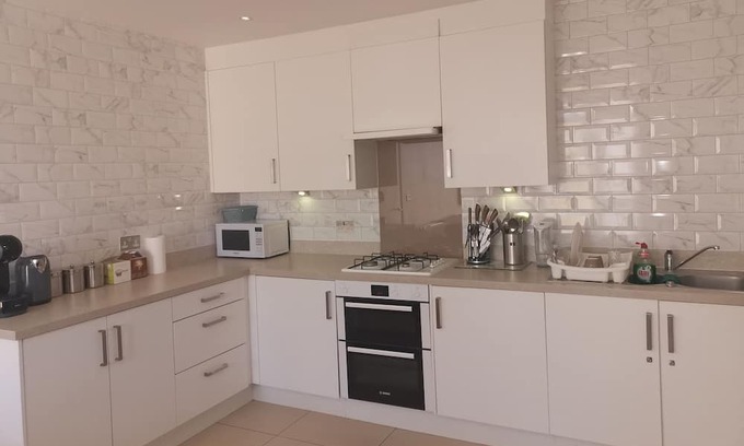 Stepney Green Apartment | A Cosy Place To Live Near The City And Canary Wharf