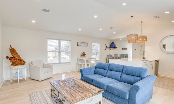 Steinhatchee Cottage | Bright Steinhatchee Getaway, Walk to River & Dock!