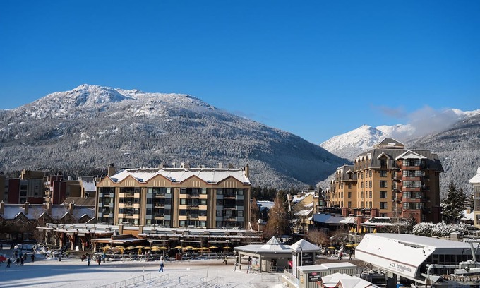 Whistler Creekside Condo | *Group Stays* Large Renovated w Pool & Hot Tub