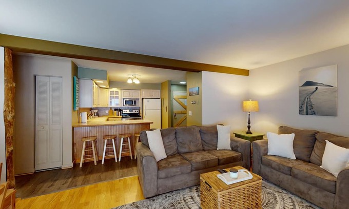 Mendon Condo | Gateway Comfort - 2 BR Rustic Condo in Mendon