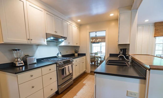Lewis Mountain House | Cameron House Ext. Stay - Close to UVA!