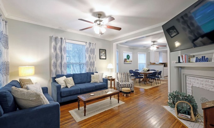 Hillsboro House | Charming VRBO in Historic District - near Downtown and easy access to Waco/DFW