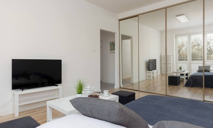 Muranow Apartment | Bright Studio With Balcony by Renters
