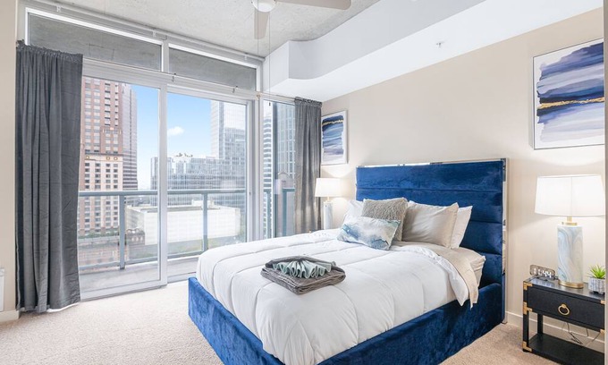 Midtown Apartment | Skyline Views! Modern Luxe 2BR 2BA Free Parking
