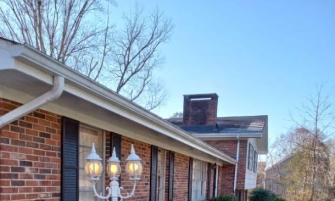 Cleveland House | No Cleaning Fee!! 1966 split Level 4BR charmer!!