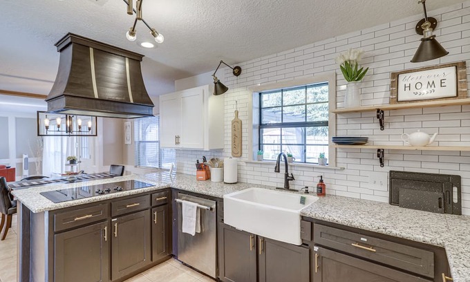 Klein House | Spacious Spring Retreat w/ Heated Pool & Spa!