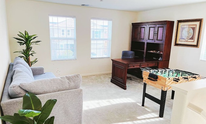 Pleasant Grove House | Luxury Roseville Family Party House