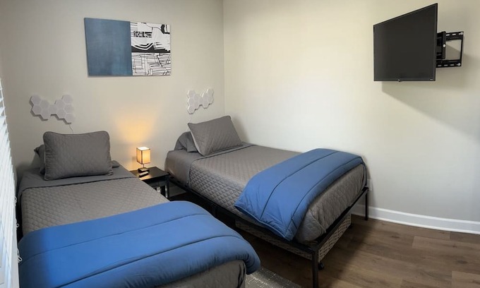 Westfield House | 4BR/2bath