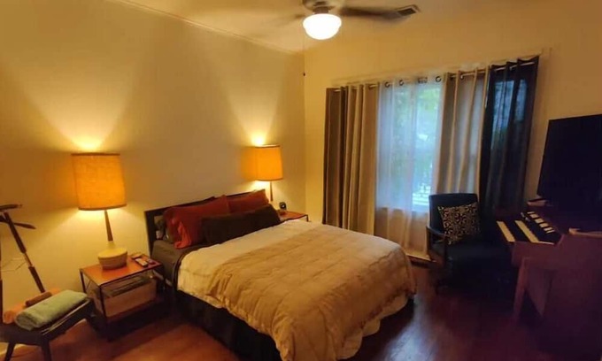 Central Oklahoma City House | Sparrow gallery House in walkable arts district!