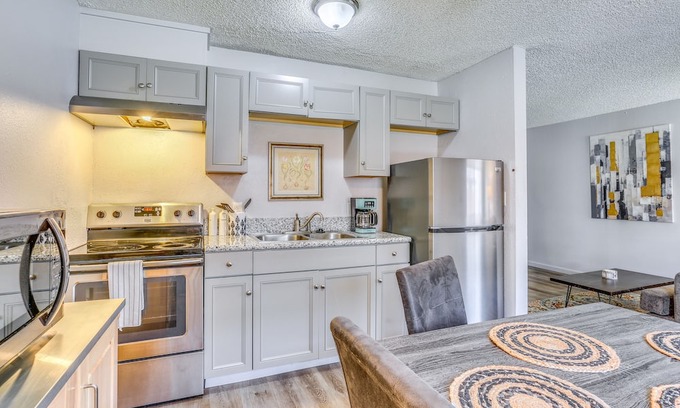 Raisin Apartment | Fresno Apartment With Shared Courtyard!