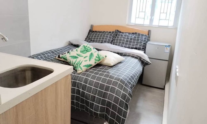 Kowloon Apartment | Spacious 1BR Central 5 Minute Walk to MTR