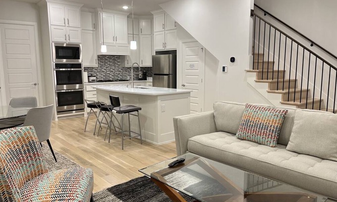 Plano House | Plano Gem Near Shops and Parks
