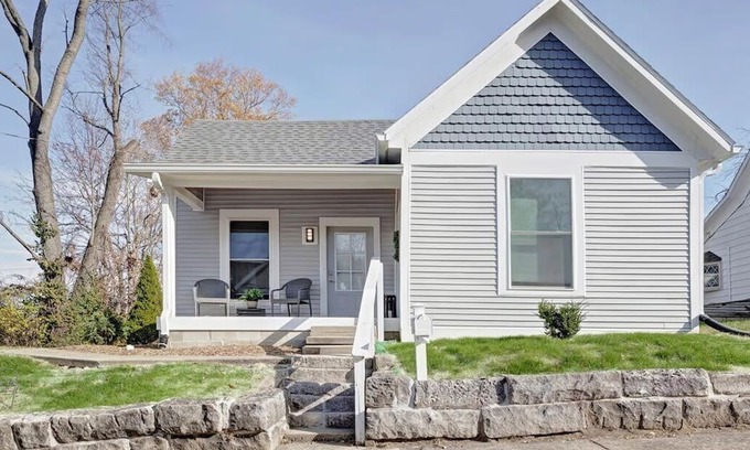 Bloomington House | Bloomington Bliss Sum