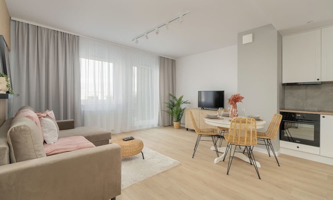 Jezyce Apartment | Elegant Apartment in Poznan by Renters