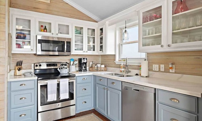 Freeport House | Secluded and roomy beachfront home with panoramic ocean views and huge deck