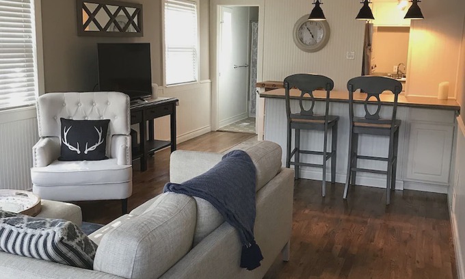 Broadmoor Cottage | Walkable to The Broadmoor Hotel, Seven Falls and Stratton Open Space