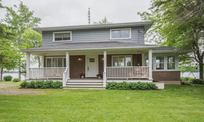 Adolphustown House | Waterfront Newly Renovated: The Glenora House - Jul/Aug - 1 wk minimum stay