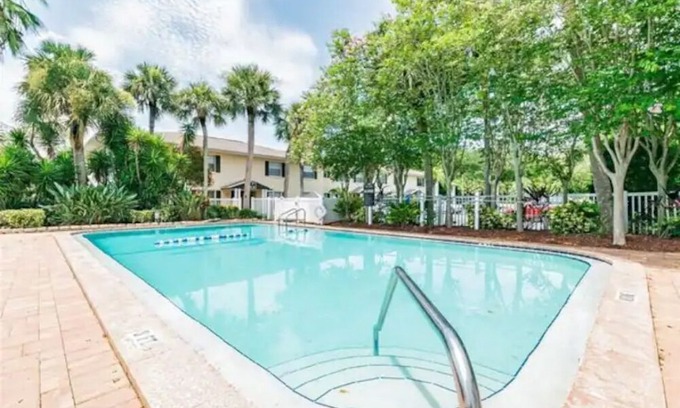 Anona Condo | 5 Min>Beach Remodeled 2 bed 2 Bath Condo With Pool and Grill and King bed!