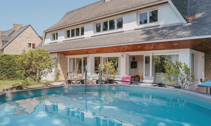 Carnac Villa | Villa familiale 7 pièces à Carnac - 10 pers, piscine chauffée, jardin, proche plage et commerces -
