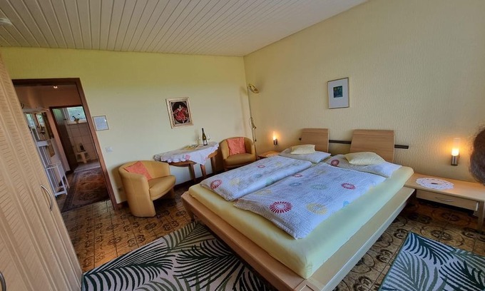 Klingenmuenster Apartment | Double room with shower/WC - Pension Henriette