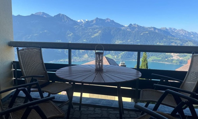 Beatenberg Apartment | Apartment in the hotel with a view of the mountains and lake!