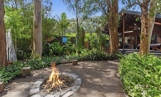 Skenes Creek House | Peaceful, creative home in a lush bush setting, only 300m from the beach!