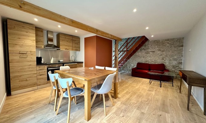 Poligny House | Pretty outbuilding near forest -Nemours