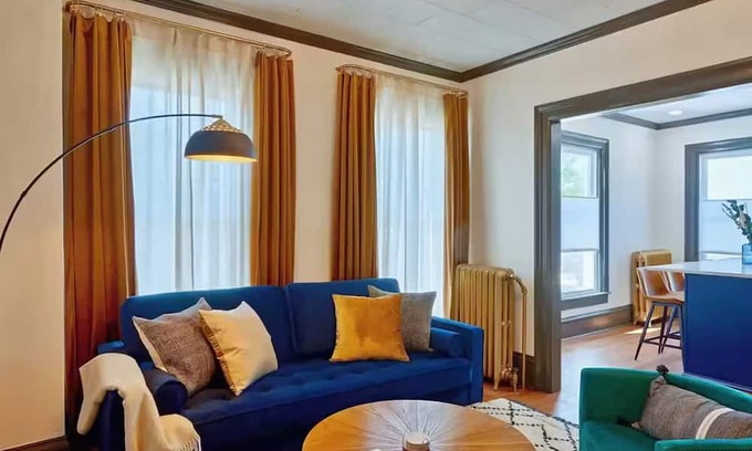 Burlington Apartment | Stylish & Modern 2BR - Luxurious + Historic Charm, Close to Downtown & Bakery