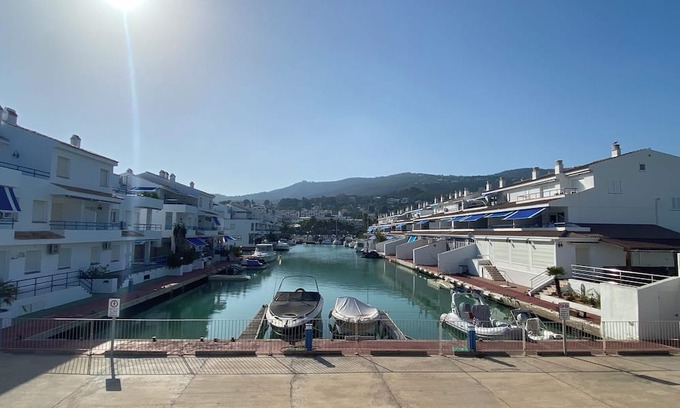 Alcossebre Apartment | Apartment for up to 16 people with direct access to the sea in Alcossebre marina