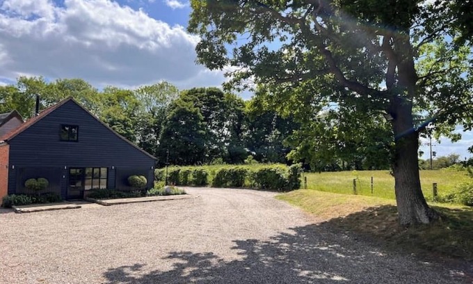 Farningham House | Cosy family friendly barn near Southwold