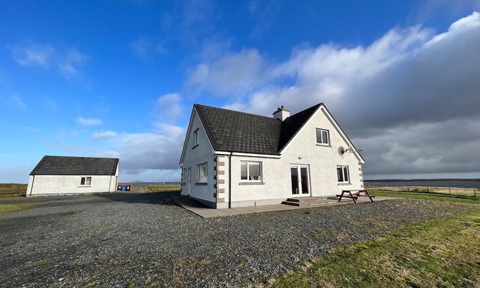 Homore Cottage | AIRIGH NAM FIADH, family friendly, with open fire in Creagorry
