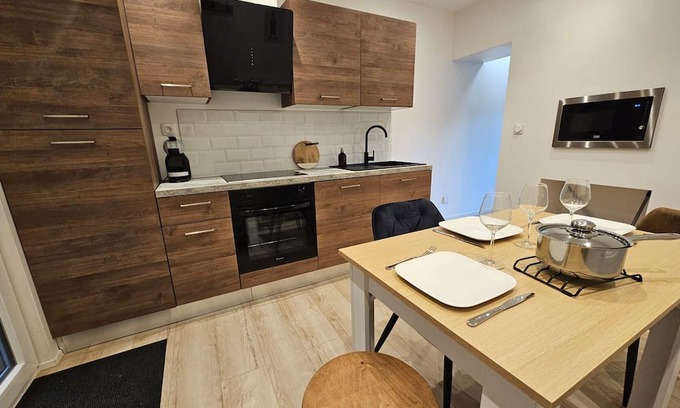Epinal Cottage | Renovated townhouse with private garage in Épinal