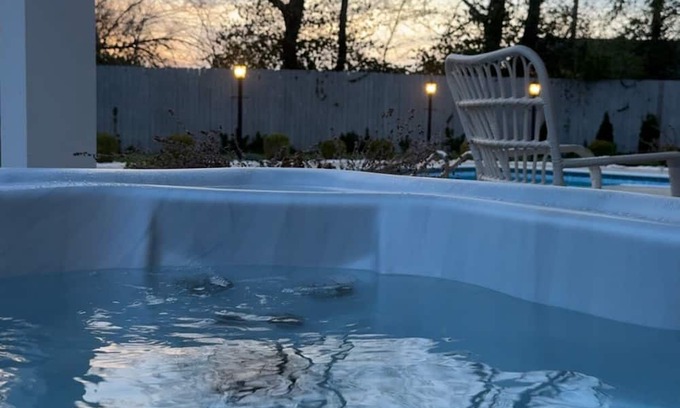 Paris House | Peaceful Home Private Pool Conveniently located!