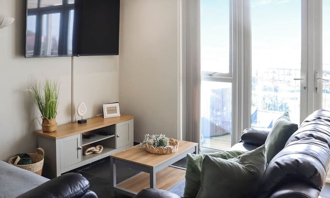 Pendine Apartment | Picked for its superb sea views and walking distance to the beach.