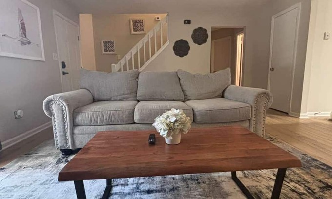 Stockbridge House | Stockbridge Home w/Master Suite on the Main