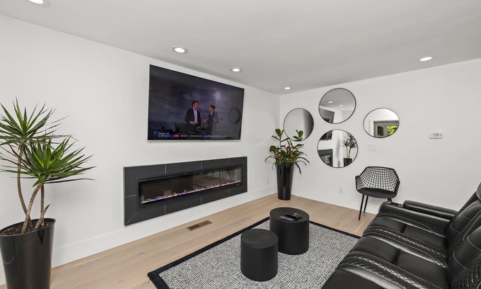 Allied Arts House | 2BR Home in Menlo Park Near Stanford University!