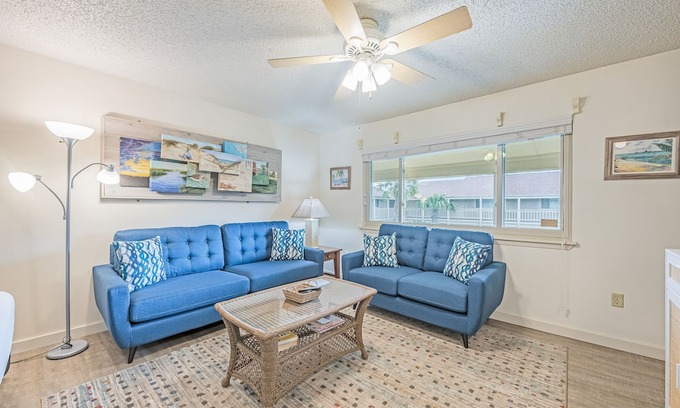 Port Aransas Condo | Roomy 1 BDRM Large Pool w/a Private Courtyard and a 5 Min Walk to the Beach