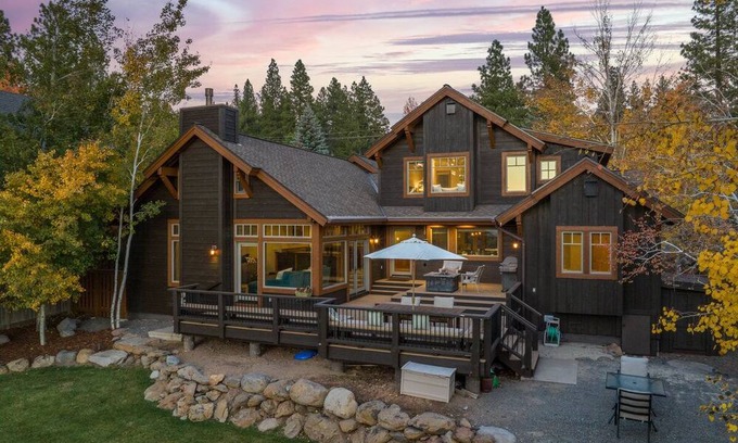Truckee House | Sierra Vista Haus- Truckee/Tahoe- Relaxing Mountain Retreat