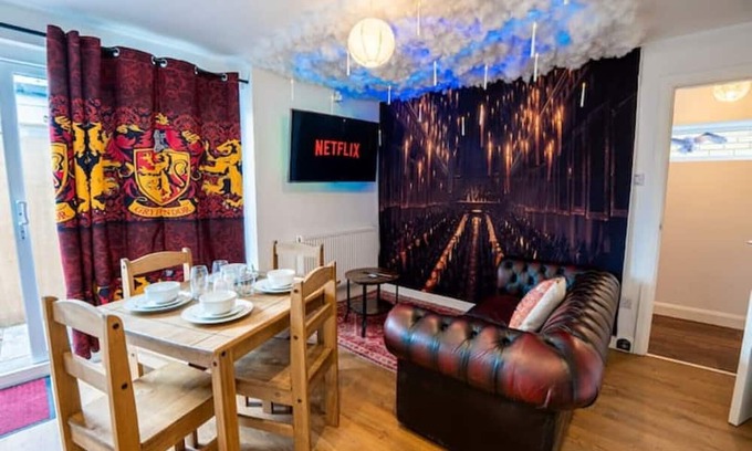 Watford Apartment | Harry Potter House - Free On Street Parking - Self Check In - Sleeps up to 6